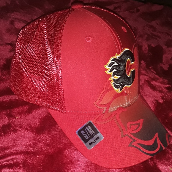 Calgary Flames NHL / Reebok Full Fitted Hat - Picture 1 of 15